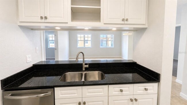 Building Photo - 1064 N Tamiami Trl