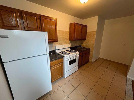 Foto del edificio - 1 bedroom in BRONX NY 10456