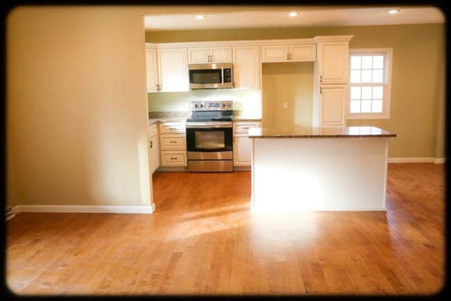 Building Photo - Pottery Barn-Style Home with Walkout Basement in Prime Location