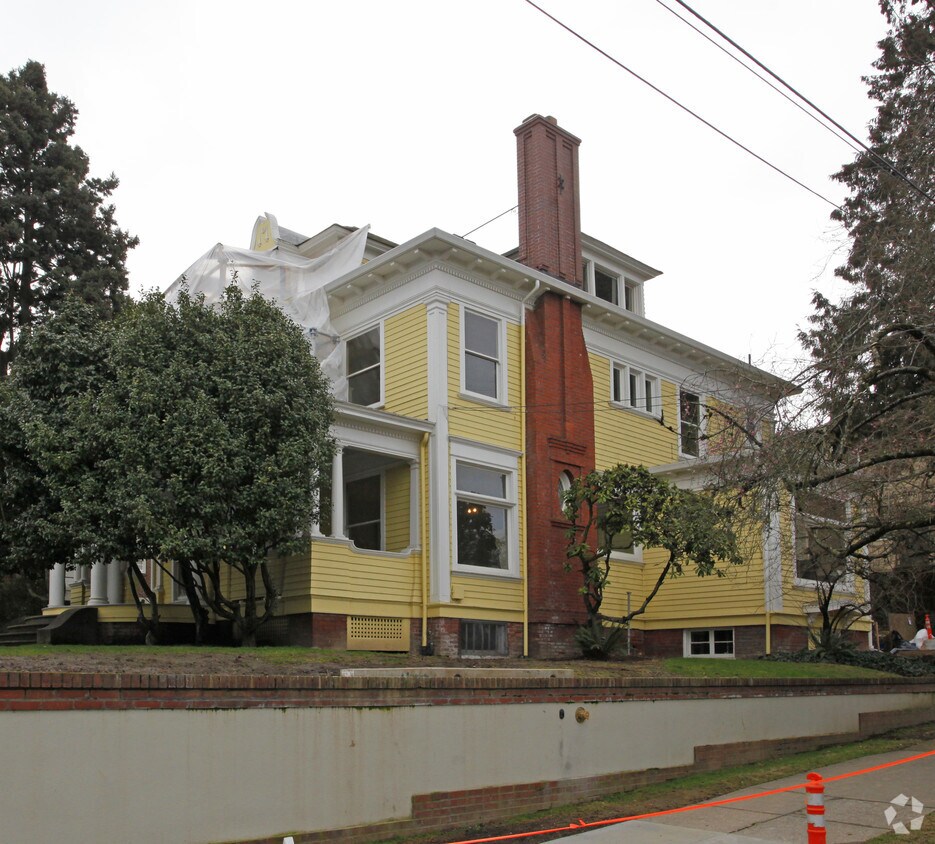 Foto del edificio - 831 NW 24th Ave