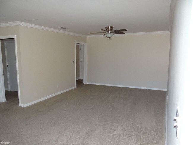 Building Photo - 300 Stonehenge Dr