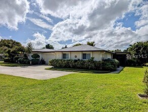 Building Photo - 1115 Queen Anne Dr