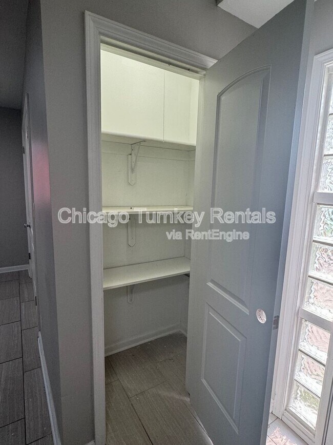 Foto del edificio - 15444 Albany Ave