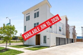 Building Photo - 2505 Benbrook Blvd