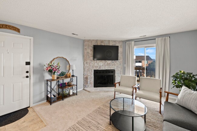 Building Photo - 814 Tenderfoot Hill Rd