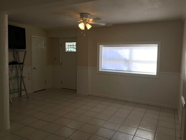 Building Photo - 445 Gulf Shore Dr