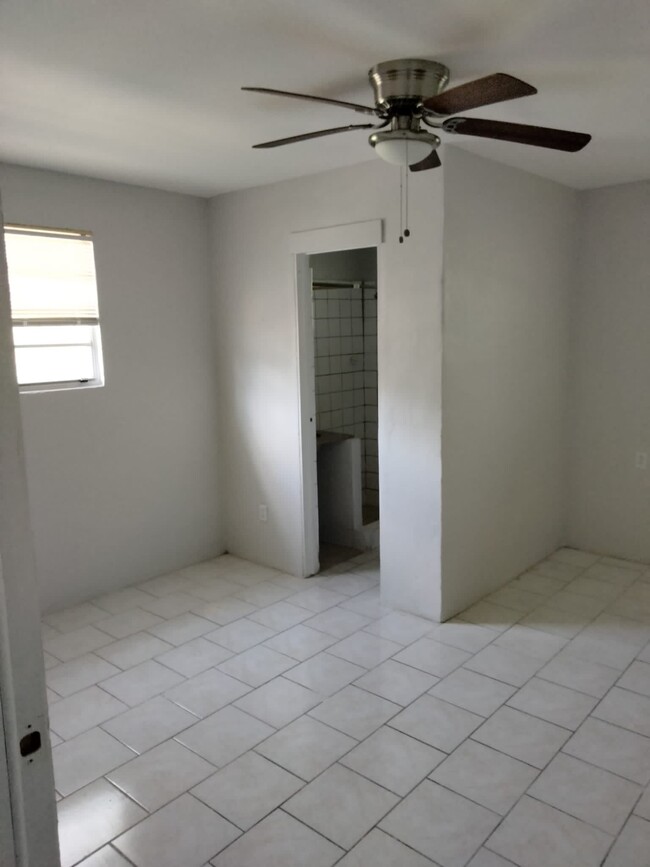 Foto del edificio - 8014 N Lopez St