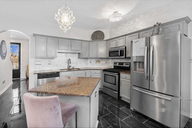 Foto del edificio - 7911 Pinefrost Ln