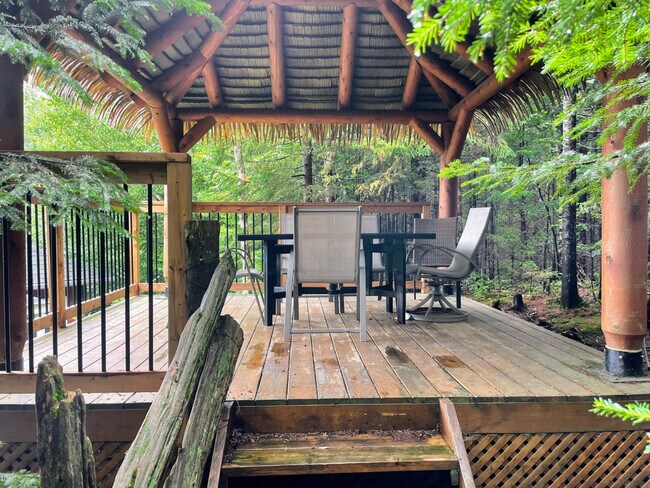 Photo du bâtiment - 1735 Chem. de la Croix