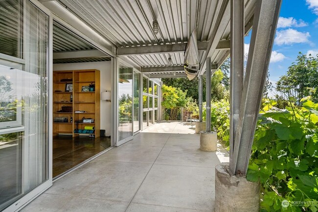 Foto del edificio - Breathtaking 1-Bed ADU Retreat with Spacious Living in Bellingham's Heart