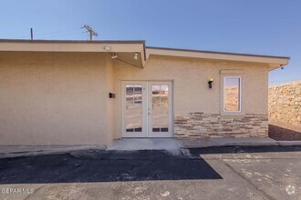 Building Photo - 11615 Pellicano Dr