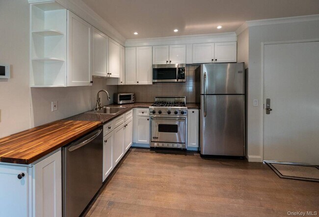 Foto del edificio - 18-10 121st St