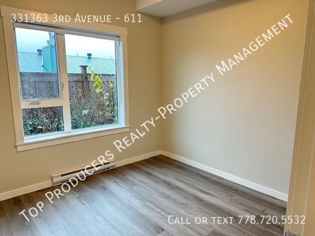 Photo du bâtiment - Top Floor South Facing Apartment