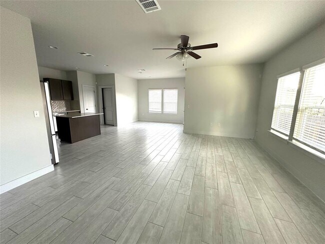 Building Photo - 10309 Forest Grove Dr