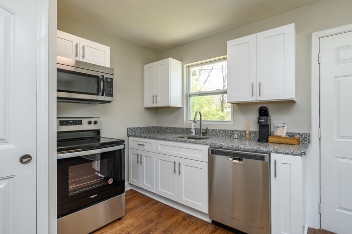 Primary Photo - NEWLY RENOVATED 2 bedroom, 1 bathroom at G...