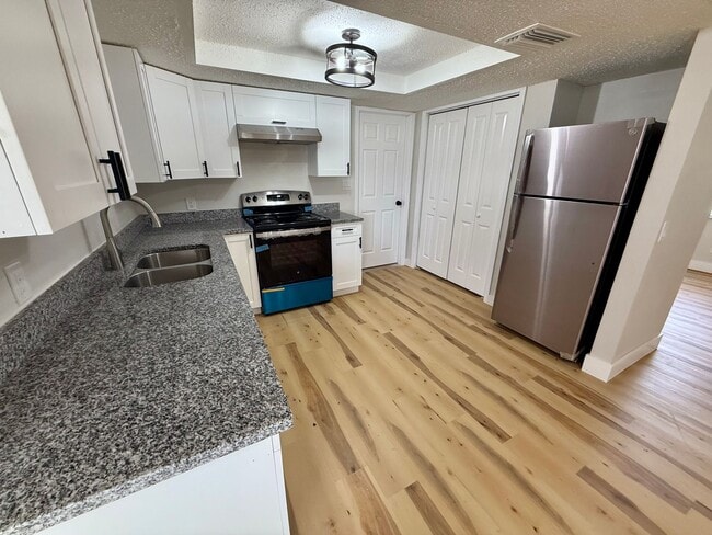 Building Photo - PRICE REDUCED- Beautifully Updated 2/2 Home!