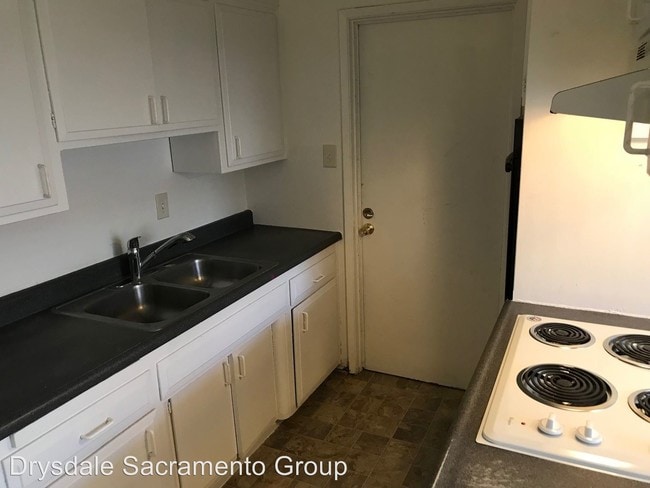 Building Photo - 2 br, 1 bath House - 3606 Elkhorn Blvd