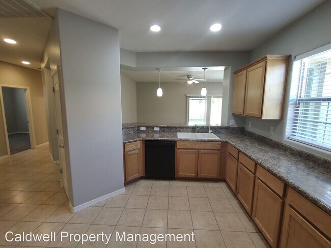 Foto del edificio - 3 br, 2 bath House - 227 E. Carob Dr.