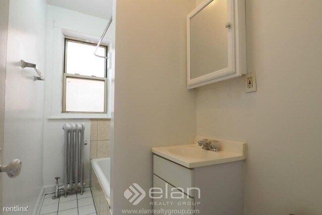 Building Photo - 2344 W Touhy Ave