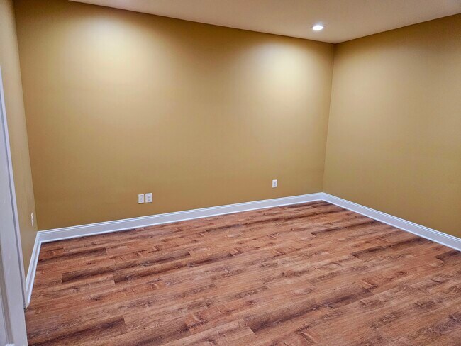 Building Photo - 10801 Valley Falls Ct