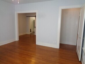 Building Photo - 401 W Clay St