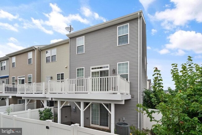Building Photo - 10698 Viewmont Ln