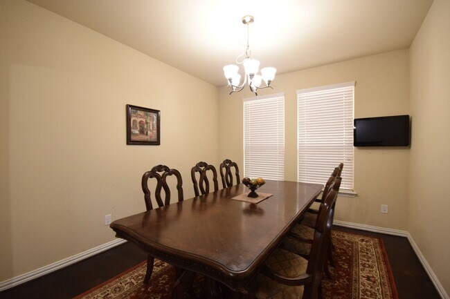 Building Photo - 4 bed 3 bath house in Prestwyck