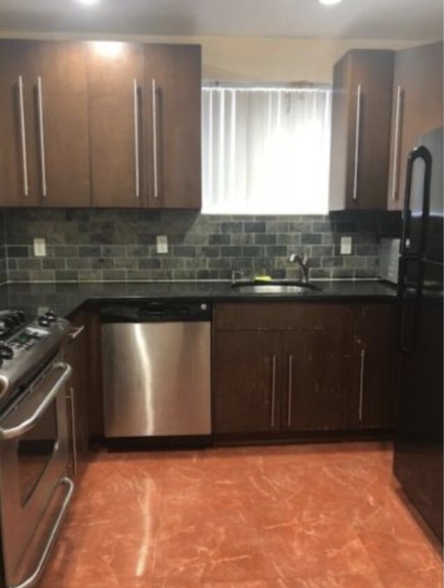 Foto principal - 2547 E 12th St
