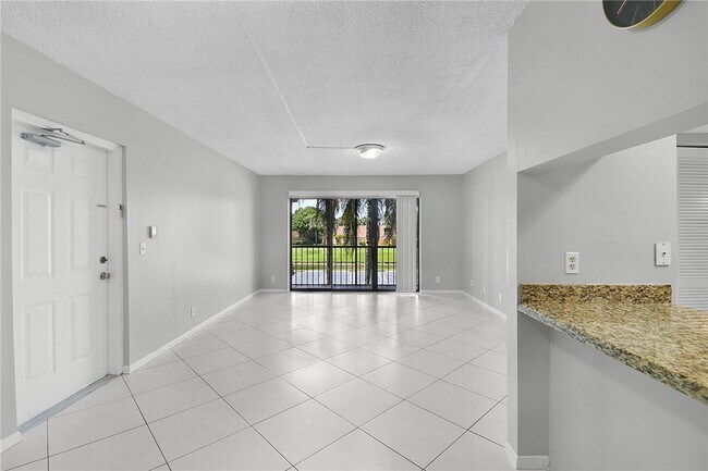 Foto del edificio - 1008 Green Pine Blvd
