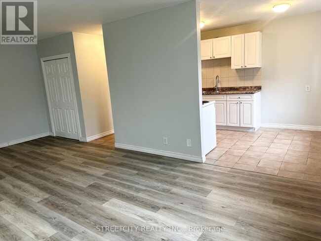 Photo du bâtiment - 220 Ashland Ave