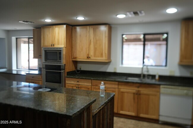 Foto del edificio - 47015 N New River Rd
