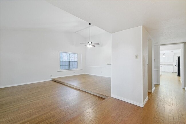 Building Photo - 2825 Windsor Dr