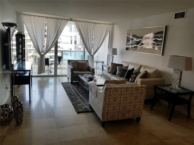 Building Photo - 5161 Collins Ave