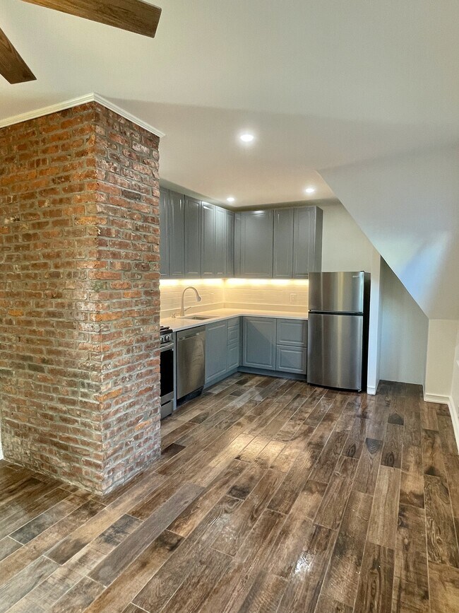 Foto del edificio - 565 Rugby Rd