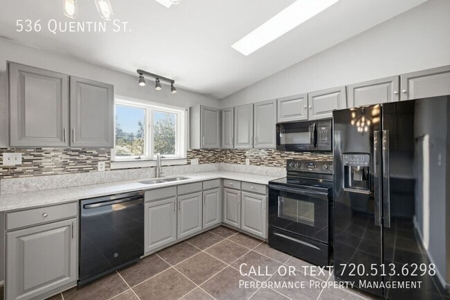 Building Photo - 536 Quentin St