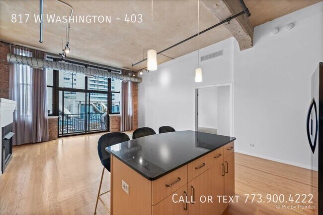 Foto del edificio - West Loop 2 Bed In Ideal Location - Parkin...