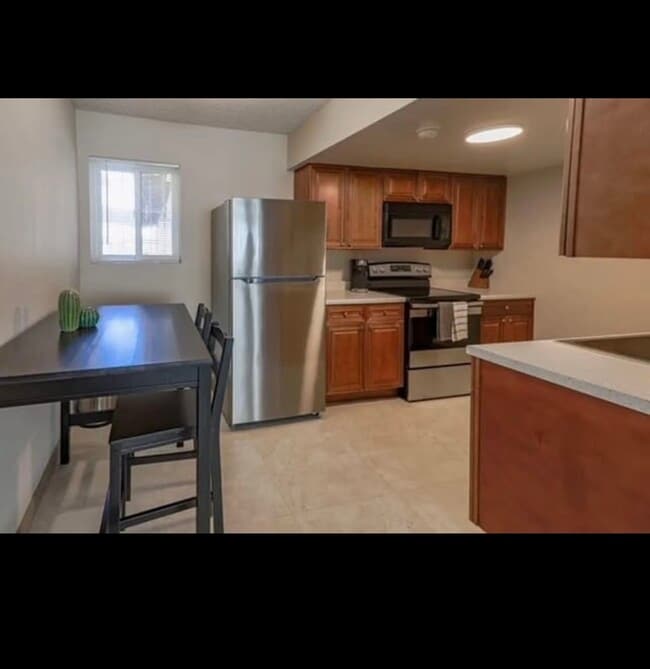 Building Photo - 3851 Daisy St