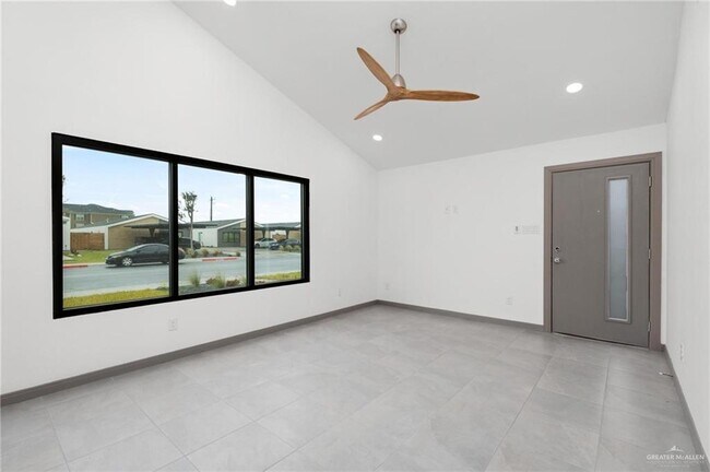 Building Photo - 1304 E Iris Ave