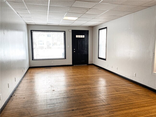 Foto del edificio - 1083 Dewey Ave