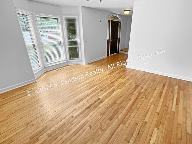 Building Photo - 309 Oakcrest Ct