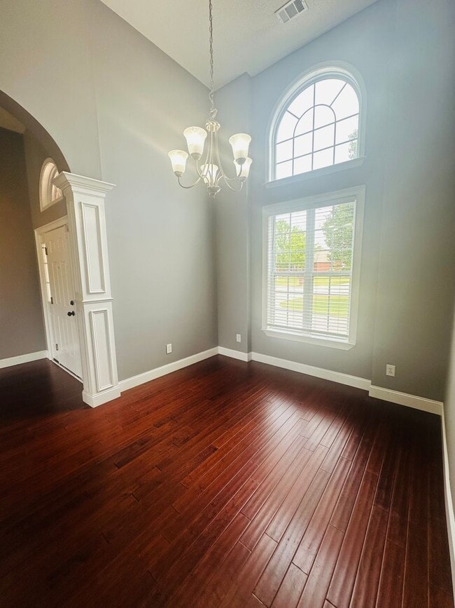 Building Photo - 709 Loudon Hill Dr