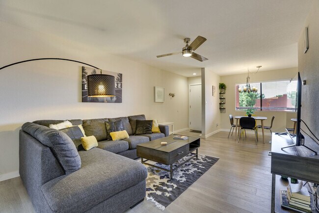 Foto del edificio - 12212 N Paradise Village Pkwy W