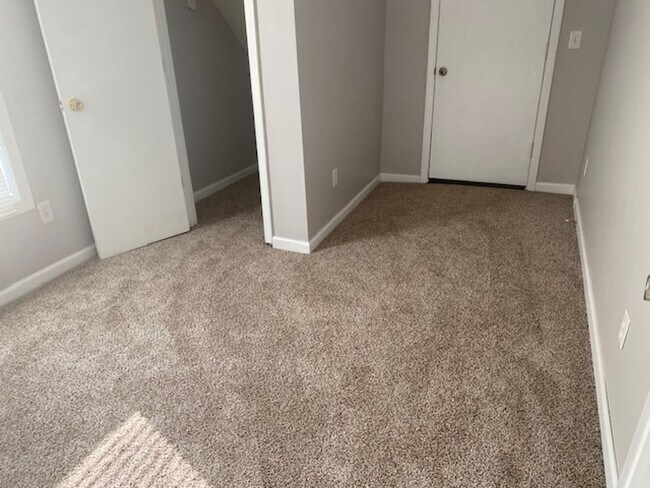 Foto del edificio - Duplex close to KU Med and close to entertainment and shopping