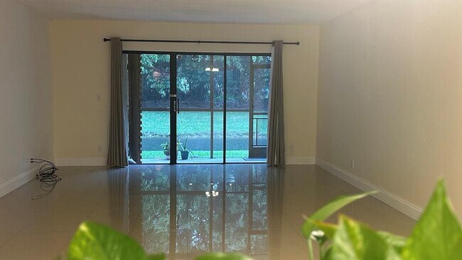 Foto del edificio - 227 Lakeview Dr