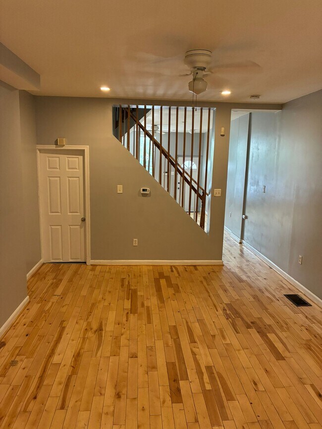 Foto del edificio - 122 N Patterson Park Ave