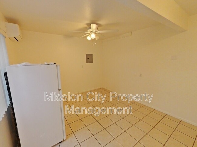 Building Photo - 1421 Bath St