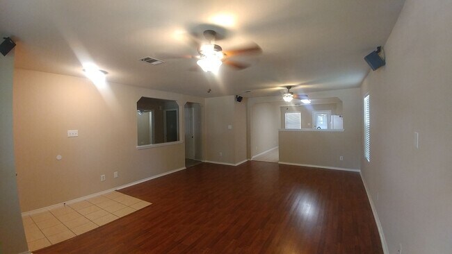 Photo - Bulverde Creek beauty ready for move-in! House