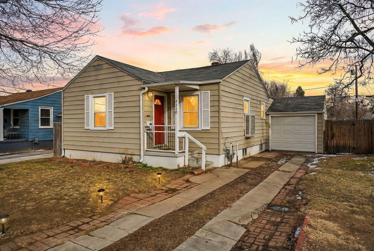 3 Bed - 2 Bath home in Englewood! - 3 Bed - 2 Bath home in Englewood!