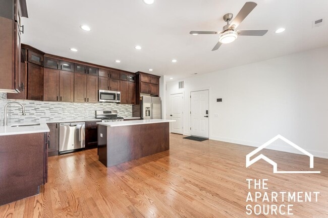 Building Photo - 3329 N Avers Ave