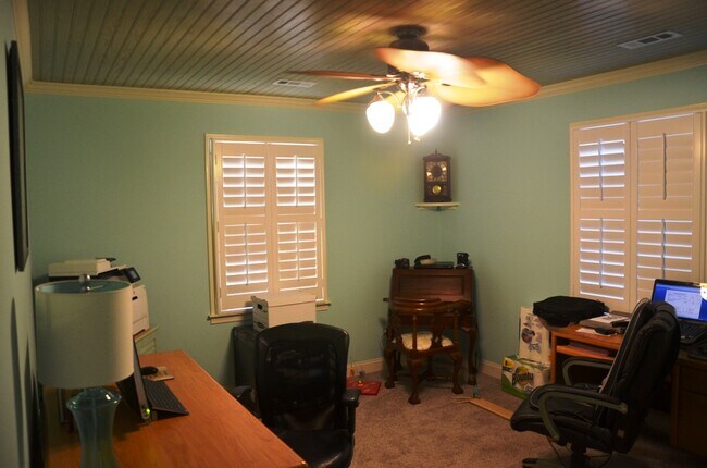 Building Photo - 212 Masontown Rd